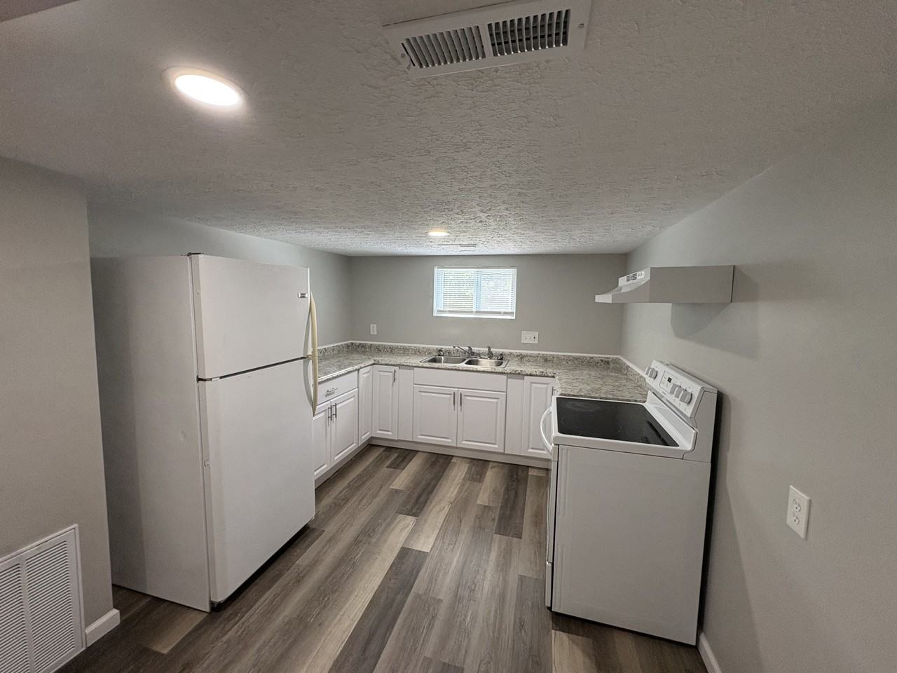 2573 Birk Dr #B - Photo 4 of 8