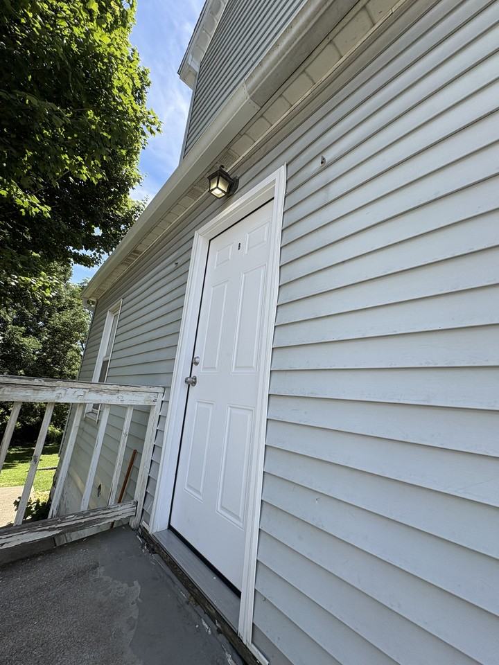 2573 Birk Dr #B - Photo 5 of 8