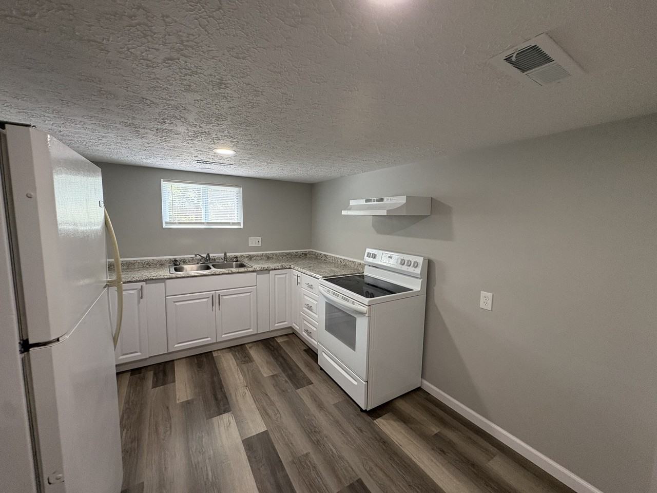 2573 Birk Dr #B - Photo 7 of 8
