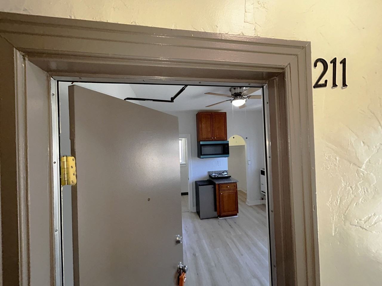 320 N Ardmore Ave #211 - Photo 2 of 10
