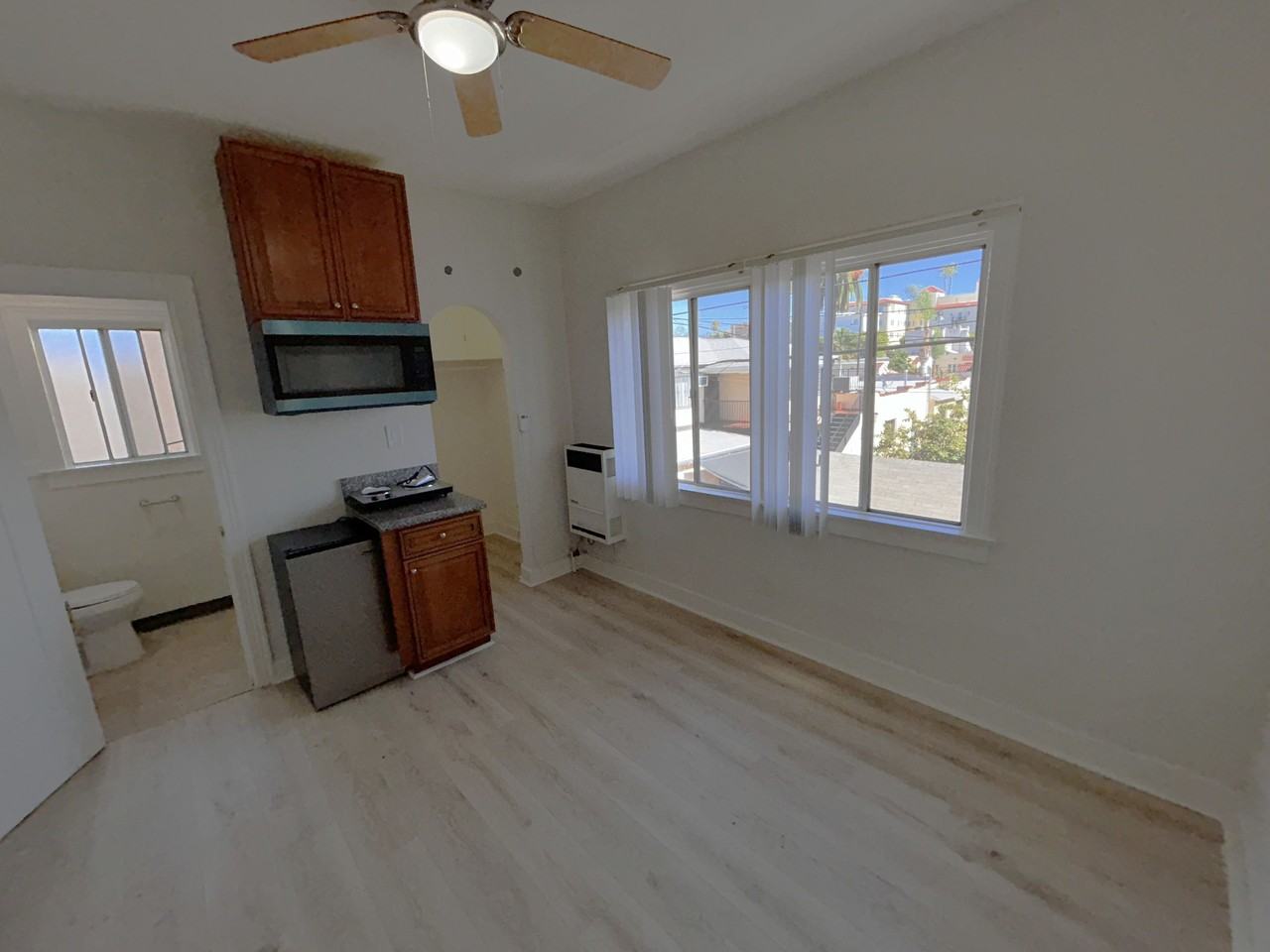 320 N Ardmore Ave #211 - Photo 3 of 10