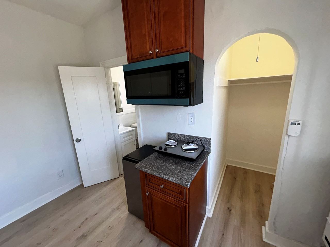 320 N Ardmore Ave #211 - Photo 5 of 10