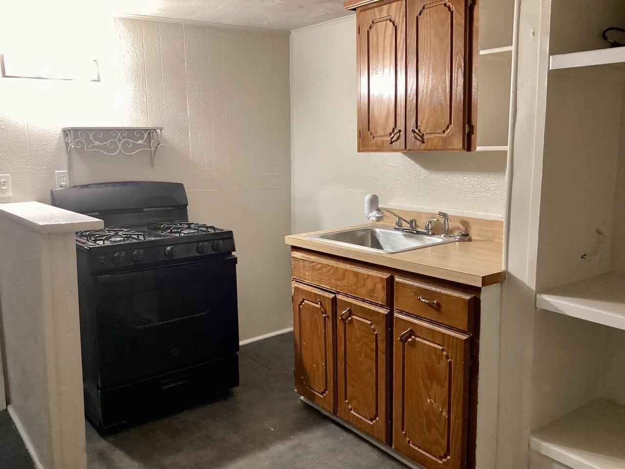 1003 1/2 Harris St Nw #1 - Photo 2 of 16