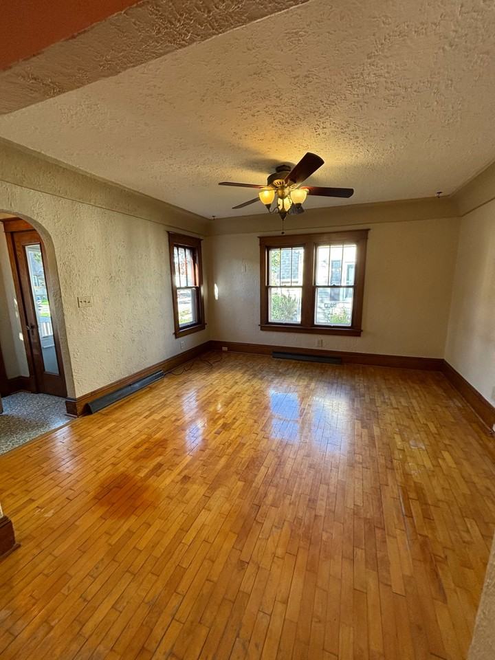 328 Oak St #1 - Photo 4 of 43