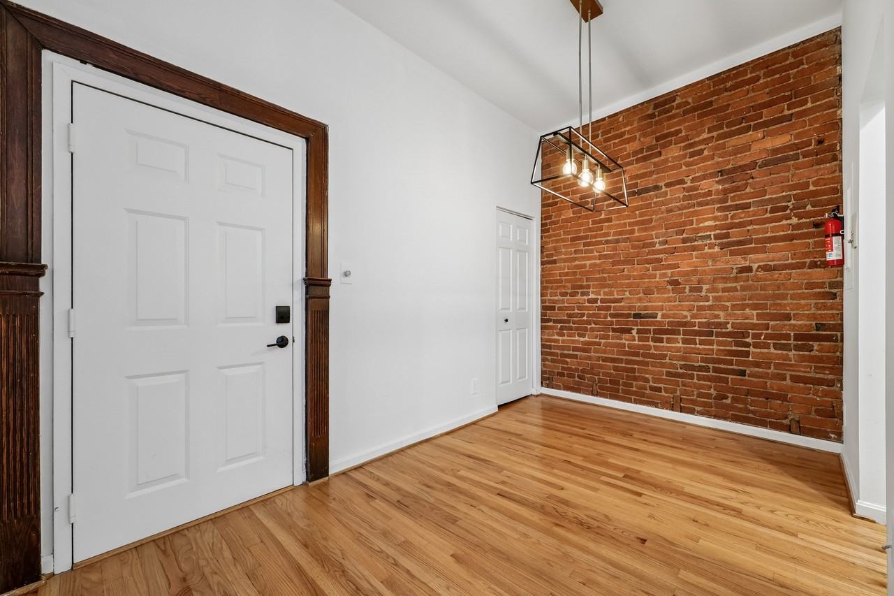 2149 California St Nw #D - Photo 3 of 30