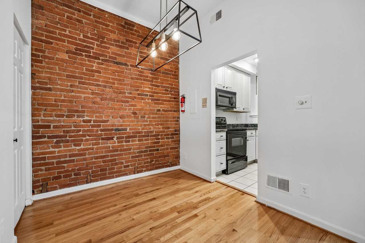 2149 California St Nw #D - Photo 4 of 30