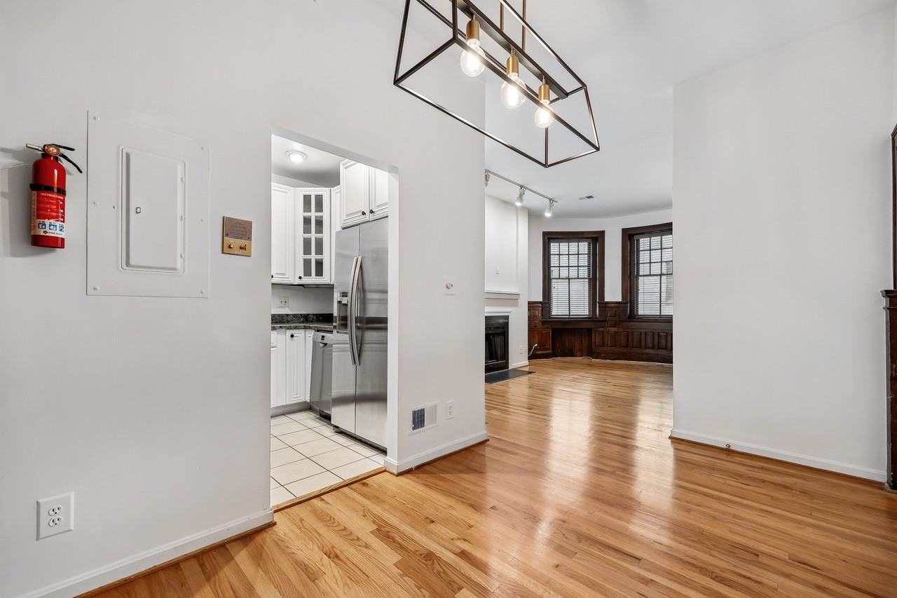 2149 California St Nw #D - Photo 5 of 30