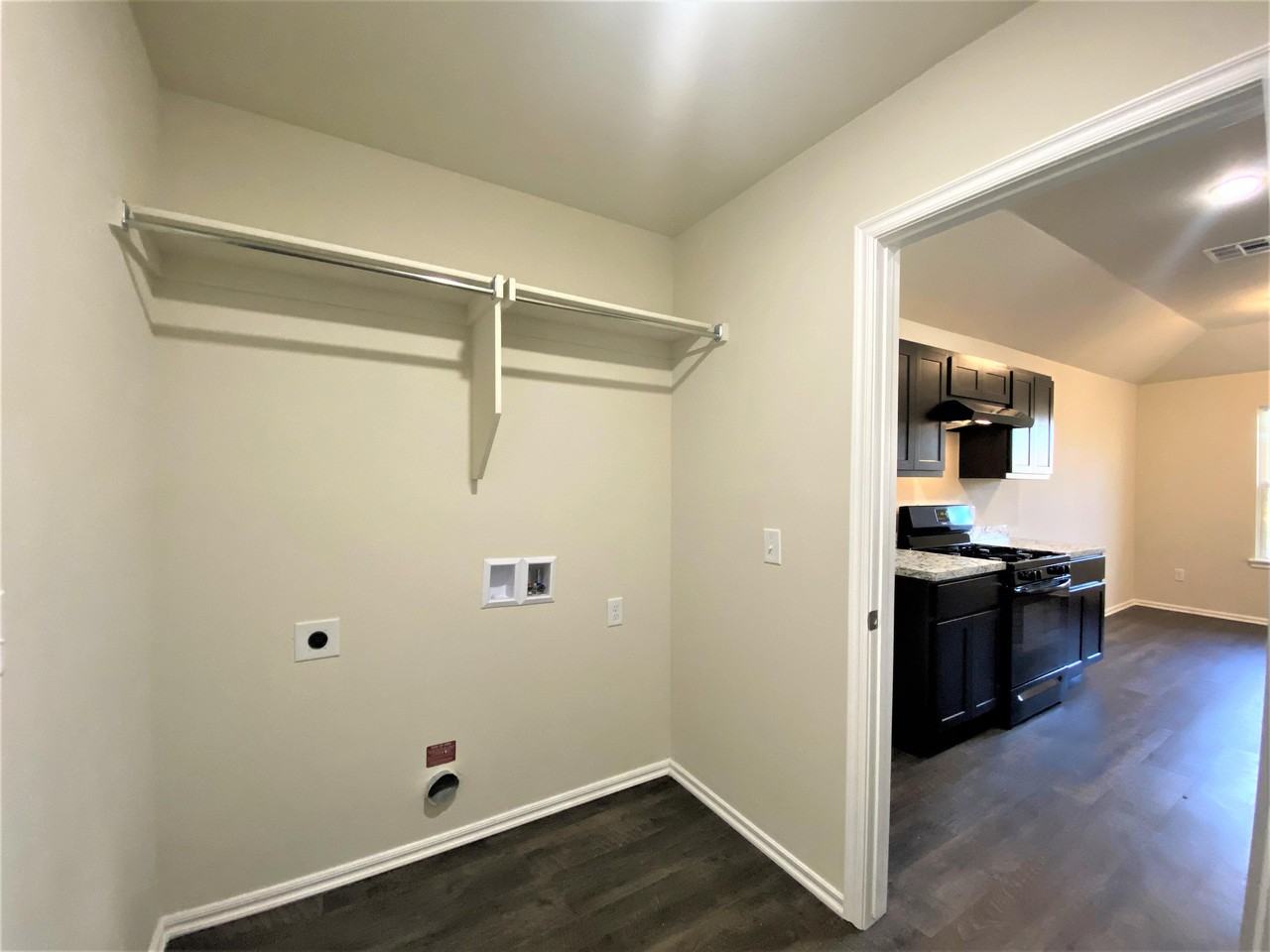839 Twin Lakes Dr #1 - Photo 5 of 17