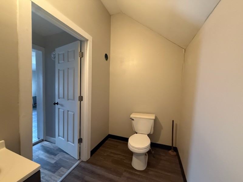 323 14th Ave W Uppr #2 - Photo 4 of 10