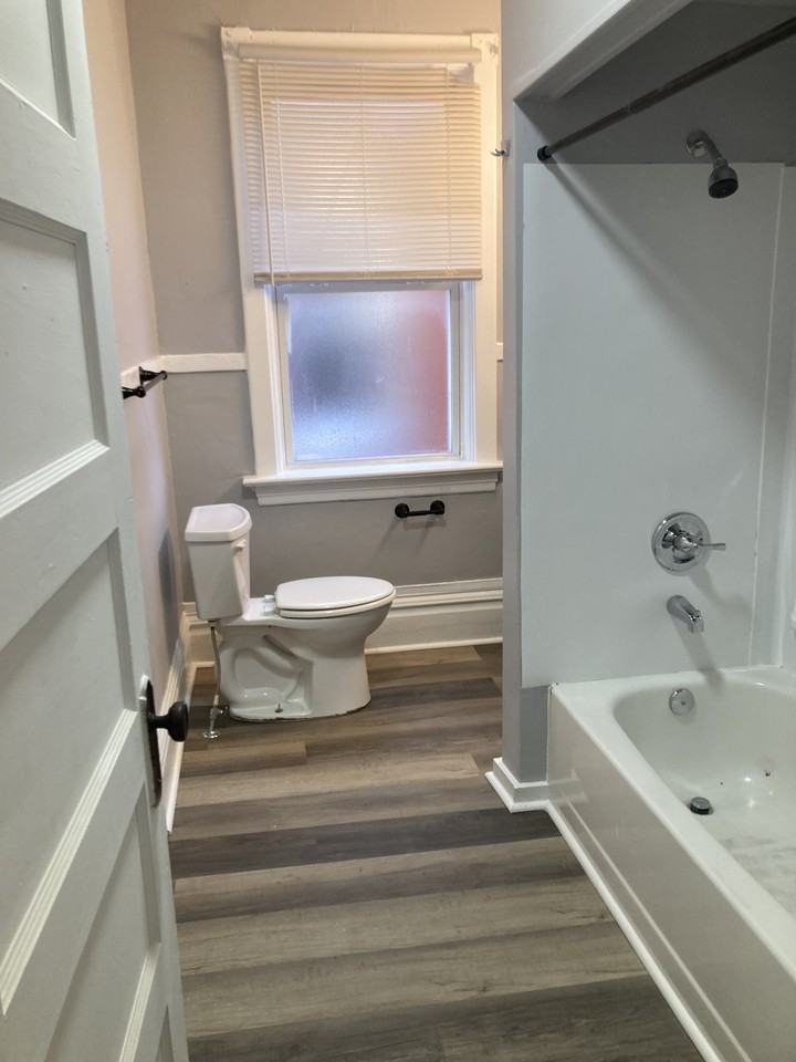 1926 Chestnut St #2 - Photo 6 of 16