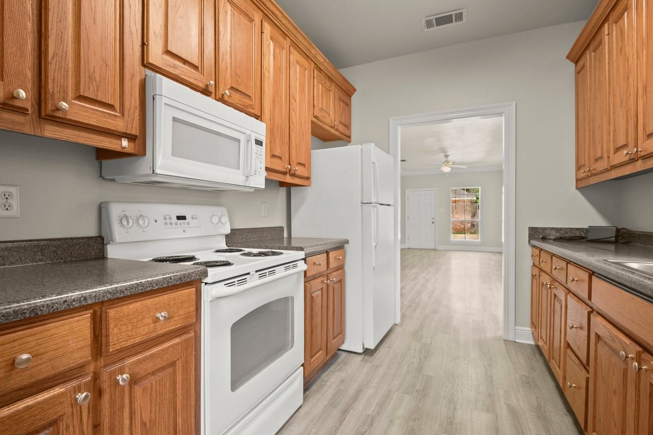 18623 Greenwell Springs Rd #18623-1A - Photo 2 of 8