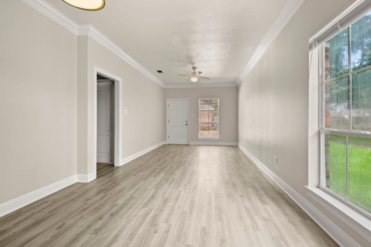 18623 Greenwell Springs Rd #18623-1A - Photo 3 of 8