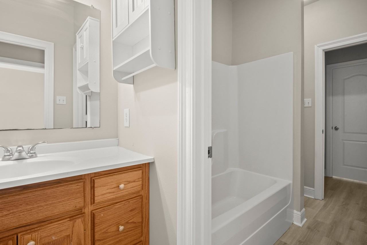 18623 Greenwell Springs Rd #18623-1A - Photo 5 of 8