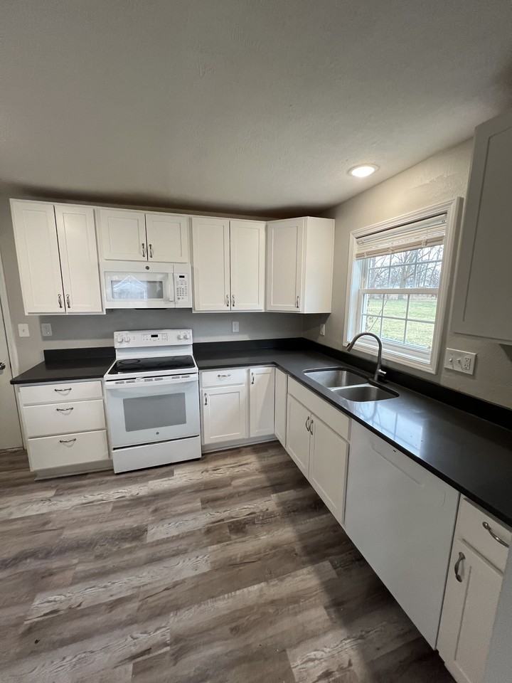 4913 Hughes Rd #1 - Photo 5 of 17