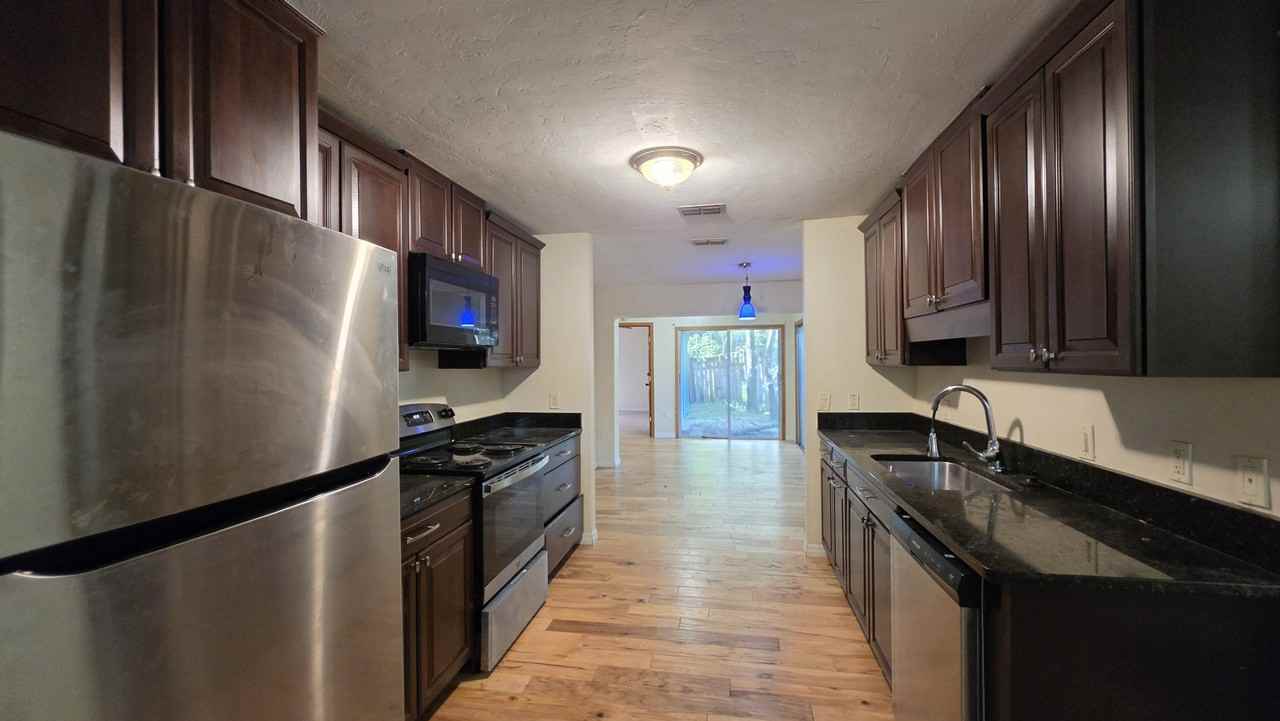 7325 Sw 22nd Pl #1 - Photo 6 of 21
