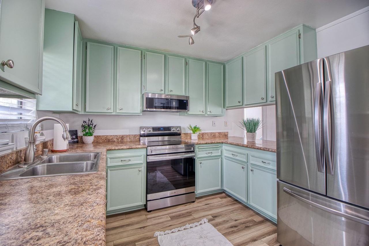 215 Camlau Dr Unit B - Photo 5 of 11