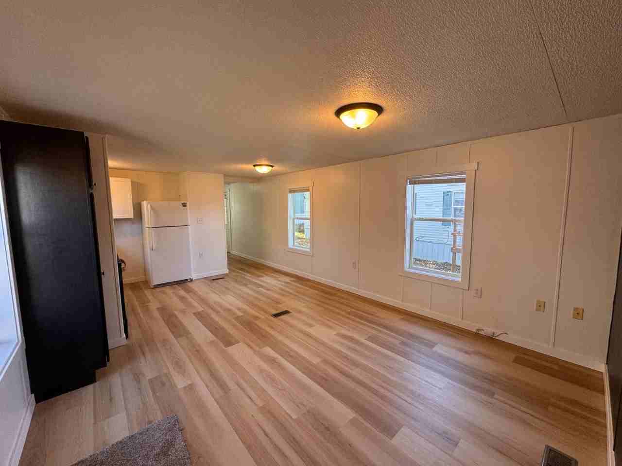 1015 27th St Se - Photo 2 of 11