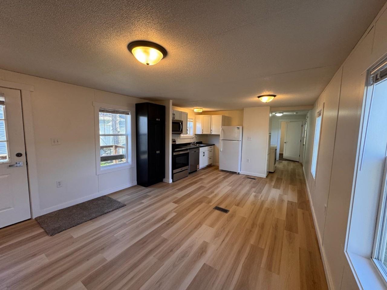 1015 27th St Se - Photo 3 of 11