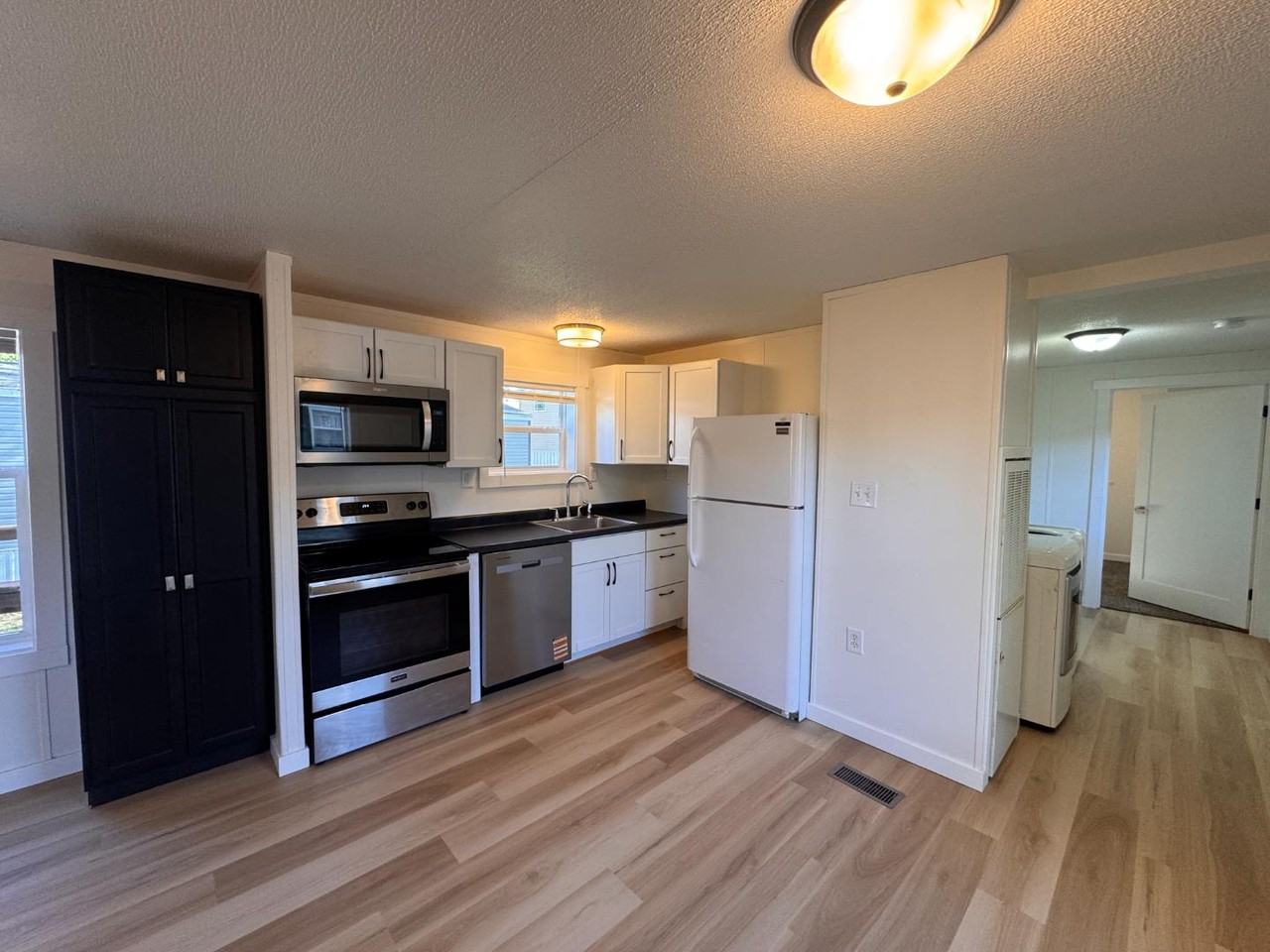 1015 27th St Se - Photo 4 of 11
