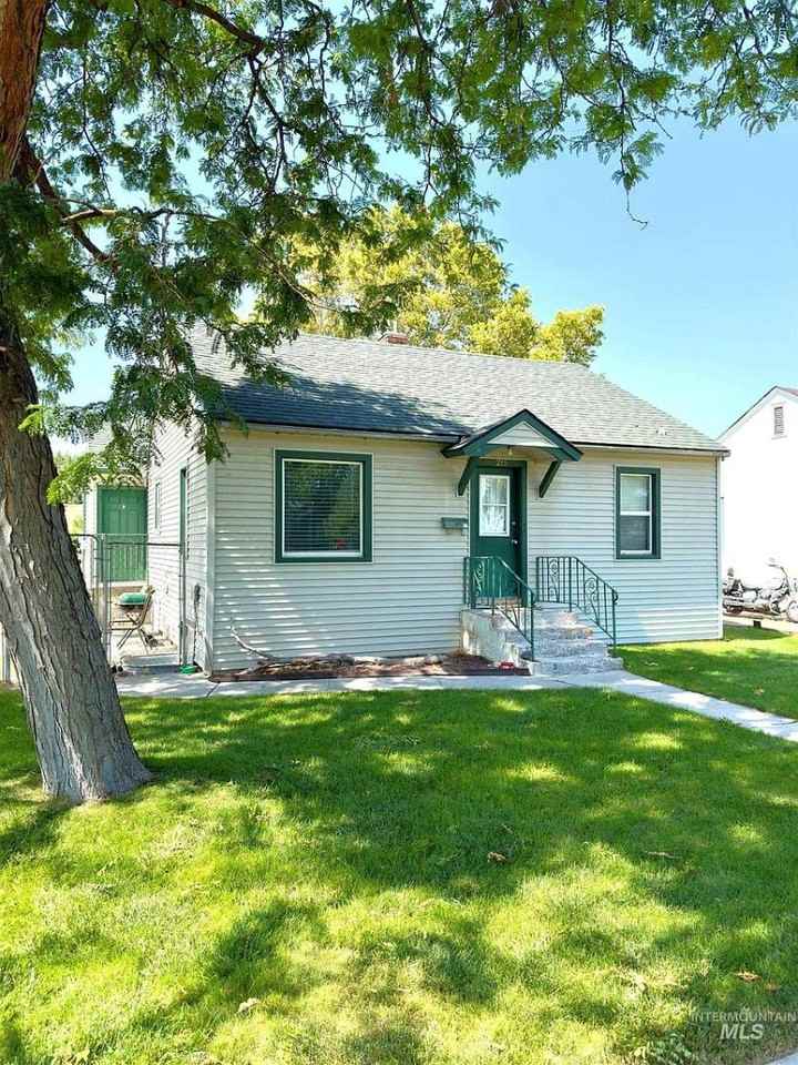 215 S Juniper St, Nampa, ID - Photo 3 of 10