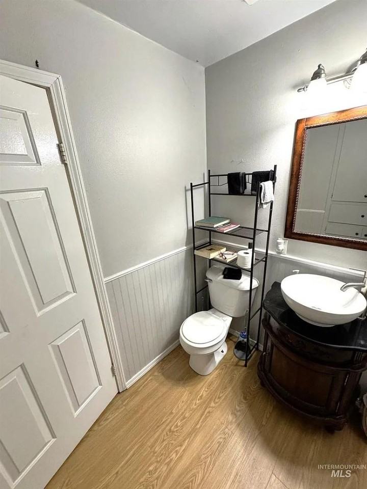 215 S Juniper St, Nampa, ID - Photo 6 of 10