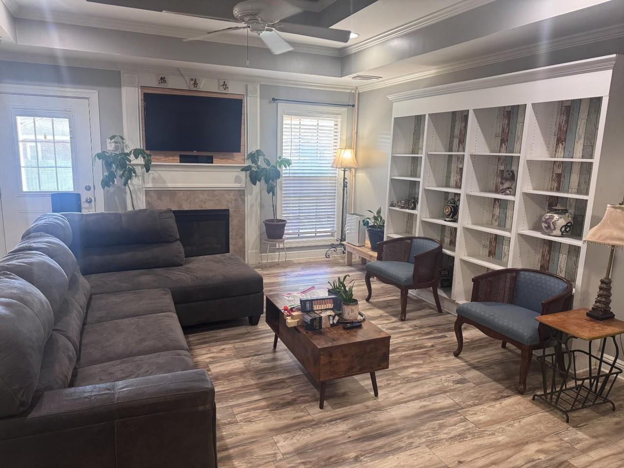 2049 Collier Way - Photo 3 of 20