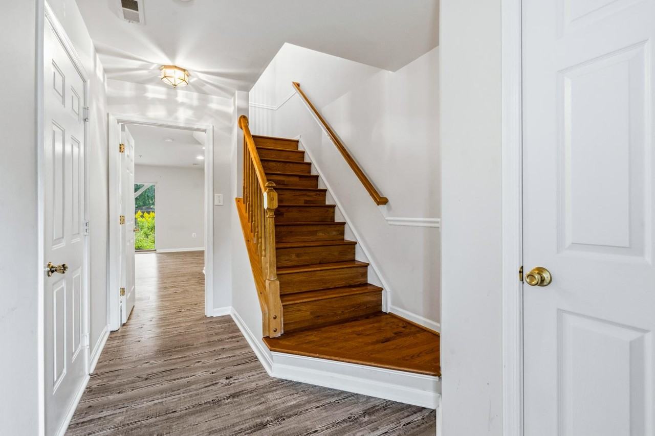 2461 Lakeside Dr - Photo 4 of 20