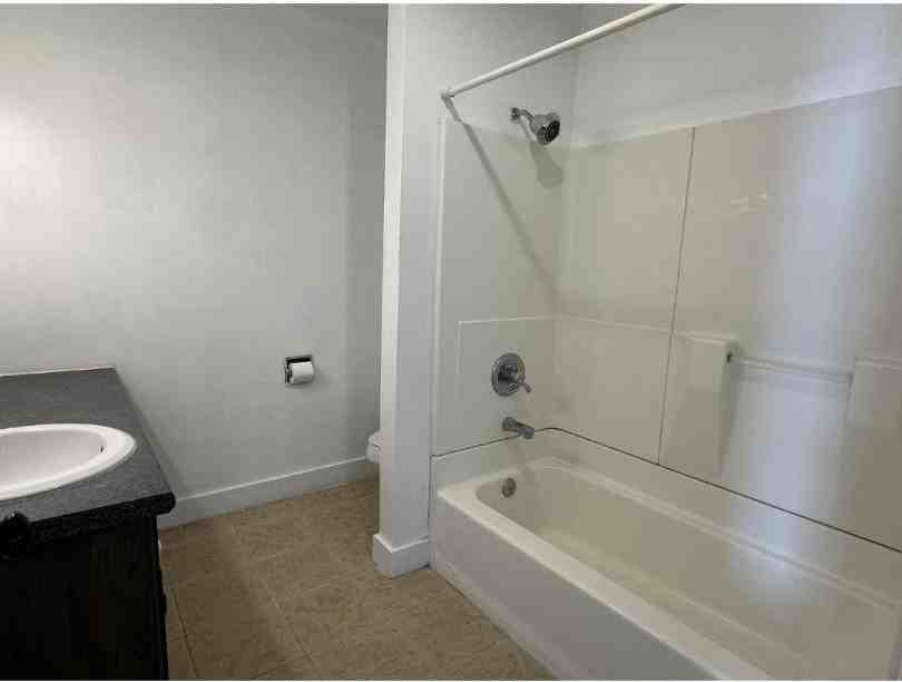 6th St. Apartments - Photo 6 of 10