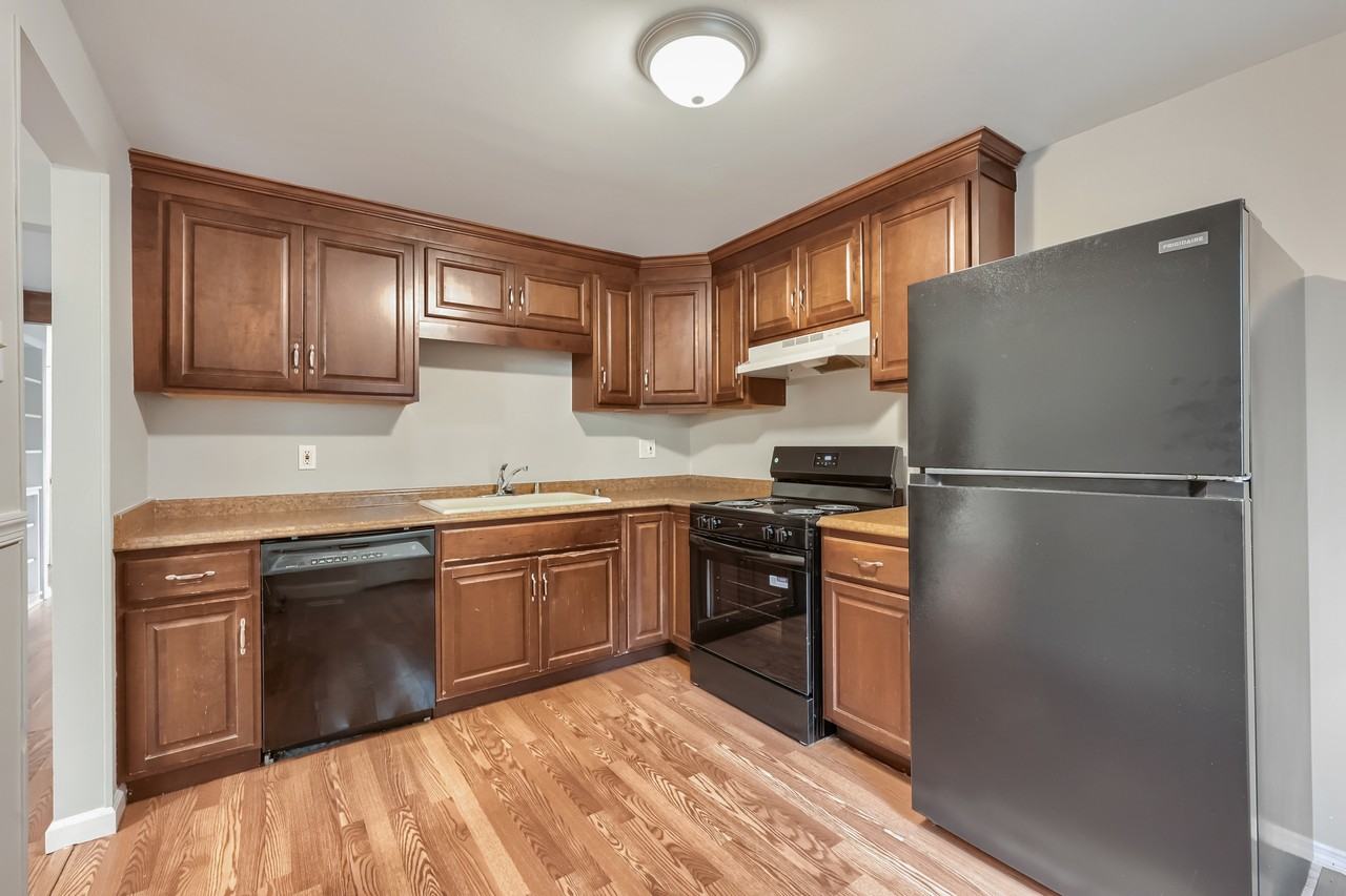 39 Bon Oak Ct #1 - Photo 3 of 12