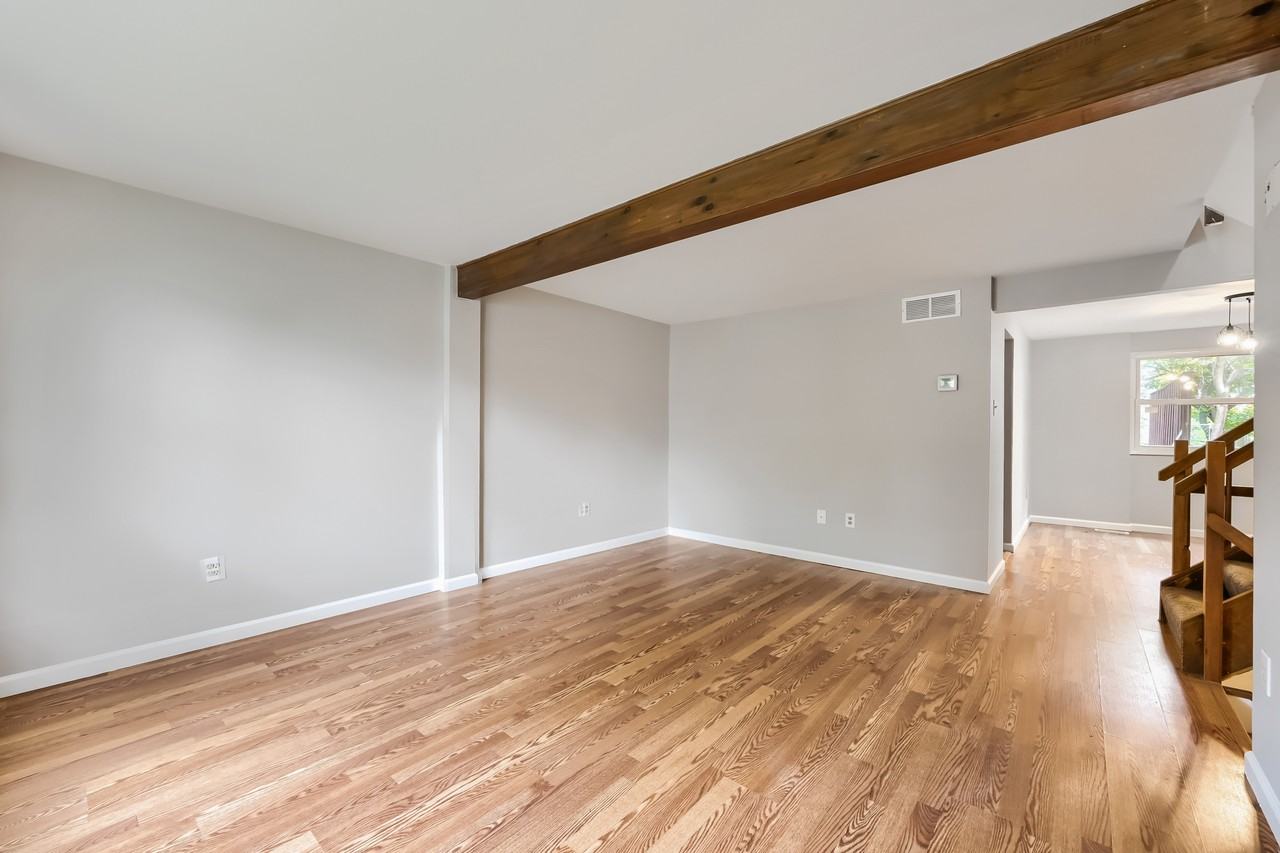 39 Bon Oak Ct #1 - Photo 4 of 12