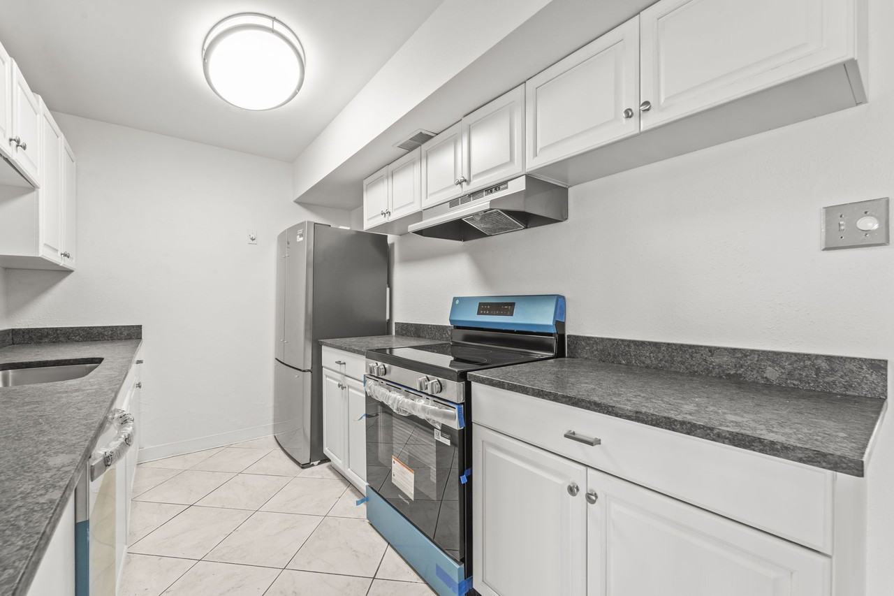 10355 Paradise Boulevard 403 - 403 #403 - Photo 4 of 9