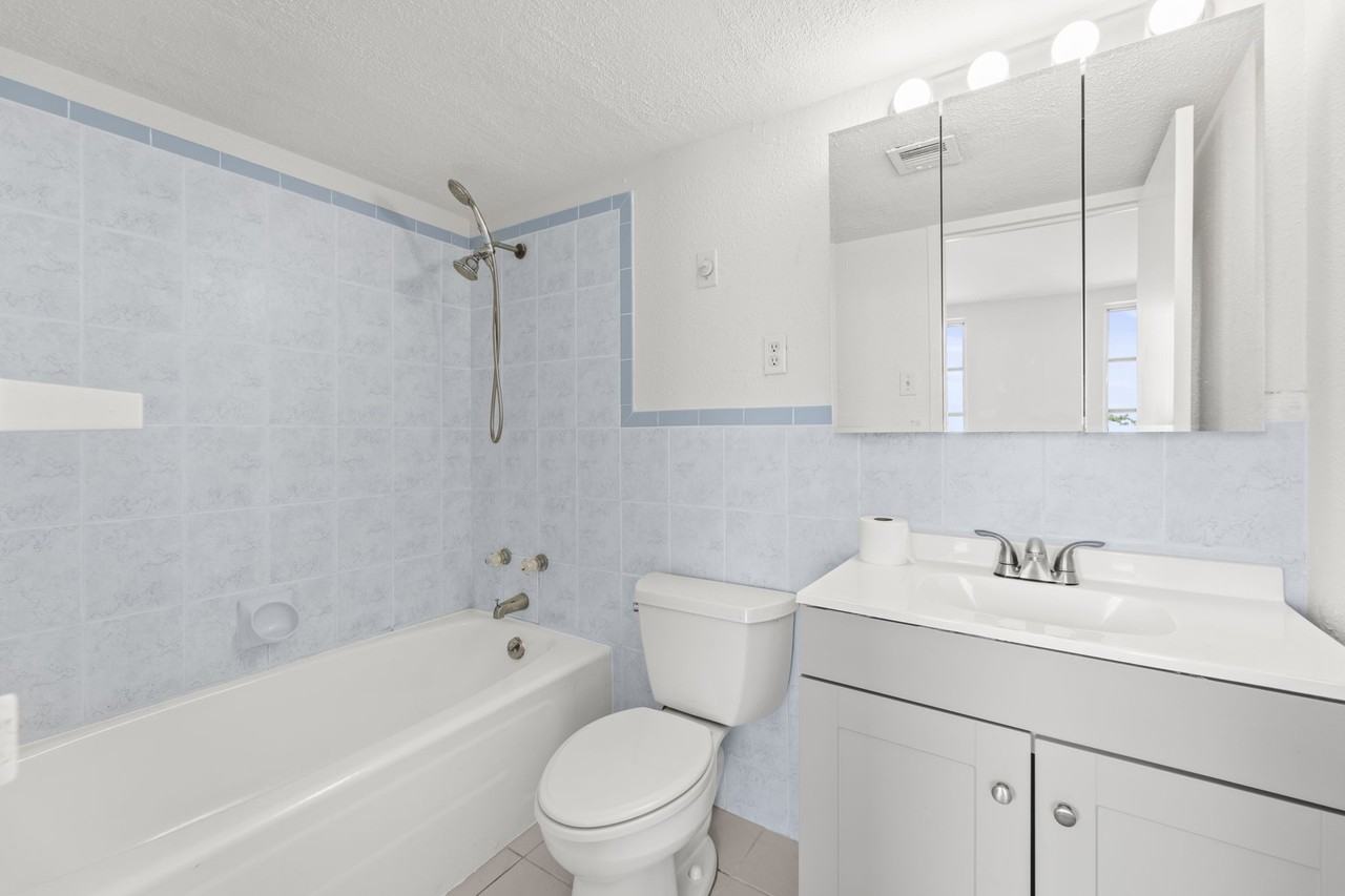 10355 Paradise Boulevard 403 - 403 #403 - Photo 7 of 9