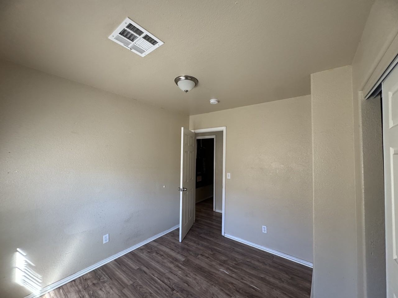 3036 Pacific Ave #1 - Photo 4 of 18