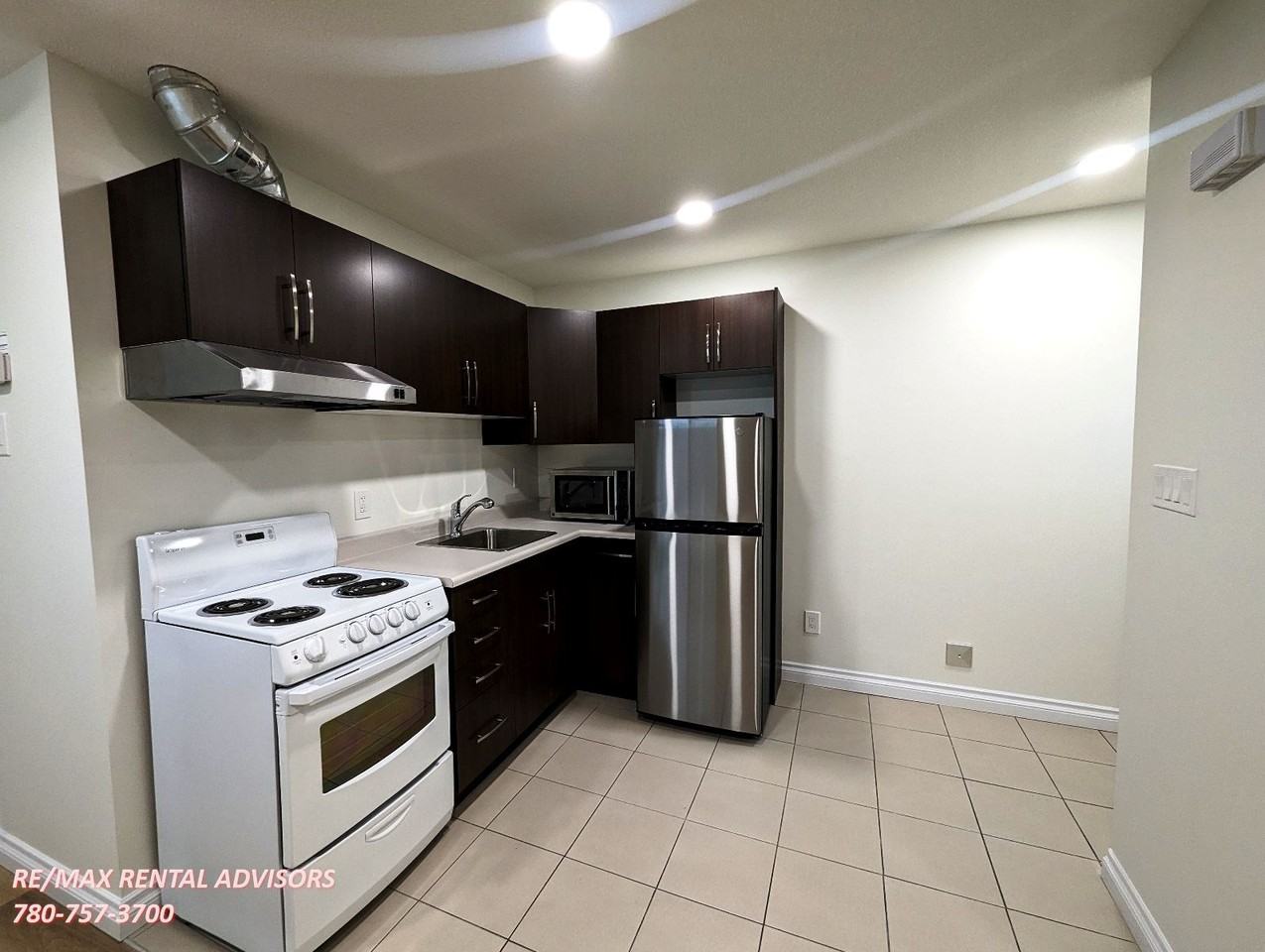 12235 93 St Nw - Photo 4 of 12