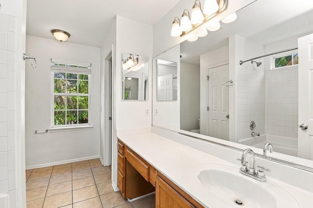 5727 Hedgecrest Pl - Photo 5 of 16