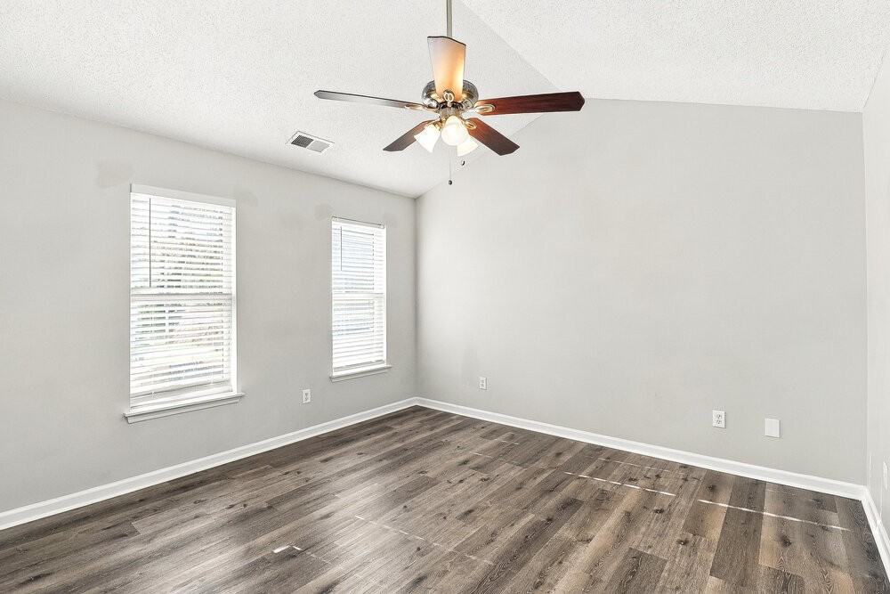 5727 Hedgecrest Pl - Photo 7 of 16