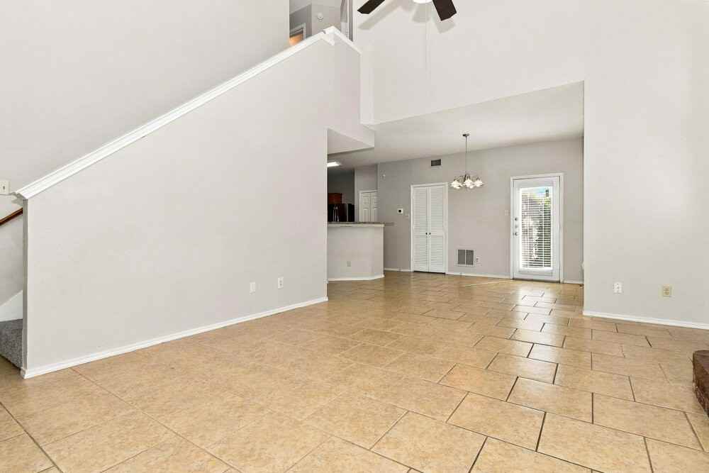 2326 Weatherby Dr - Photo 5 of 17