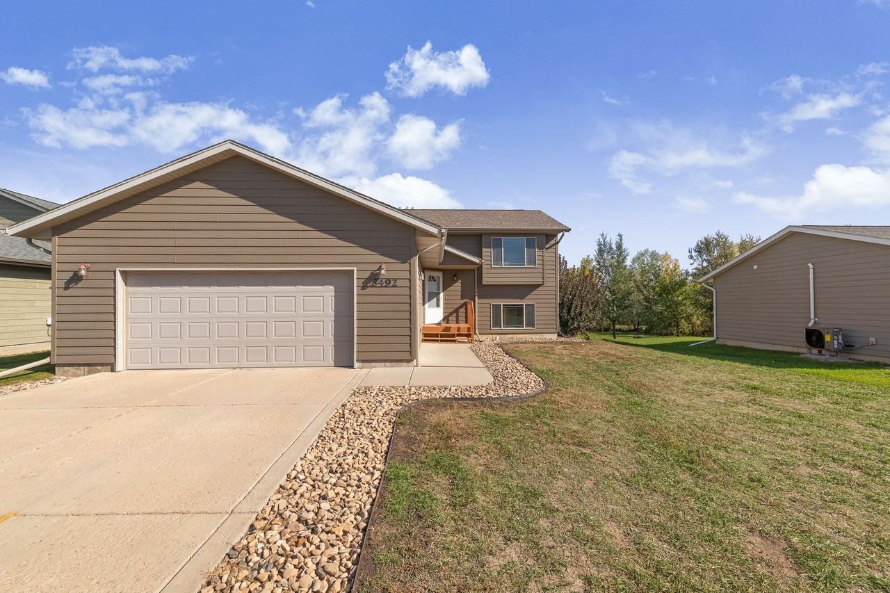 3492 Knuckleduster Rd - Photo 2 of 30