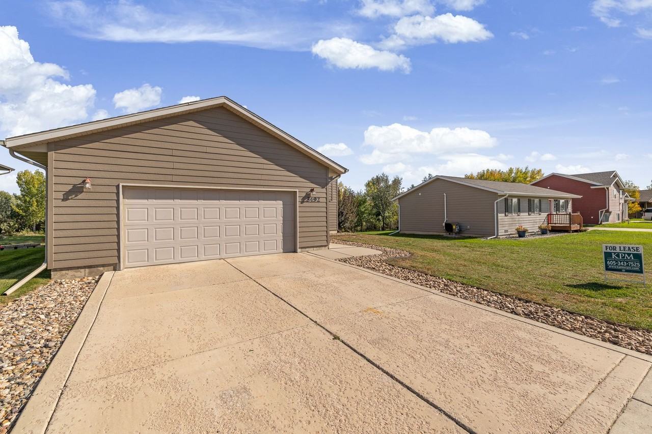 3492 Knuckleduster Rd - Photo 3 of 30
