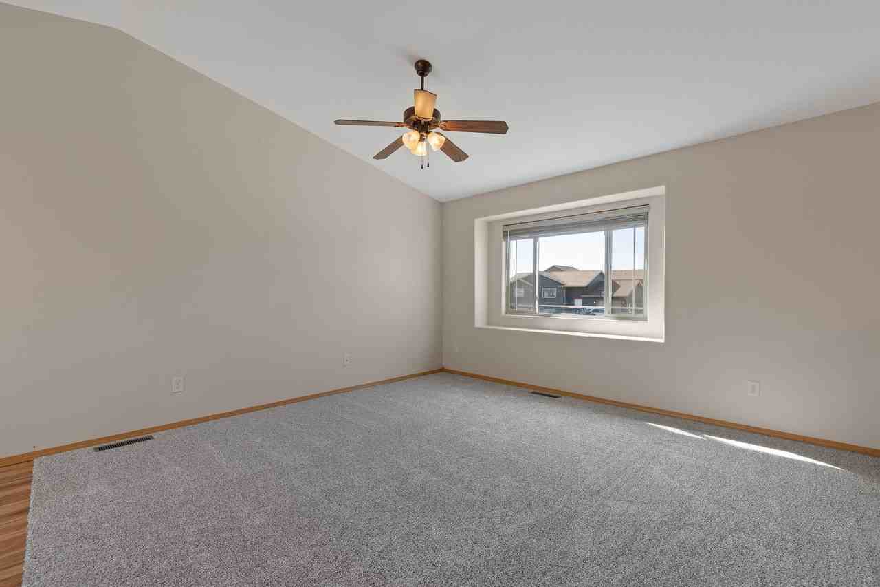 3492 Knuckleduster Rd - Photo 5 of 30