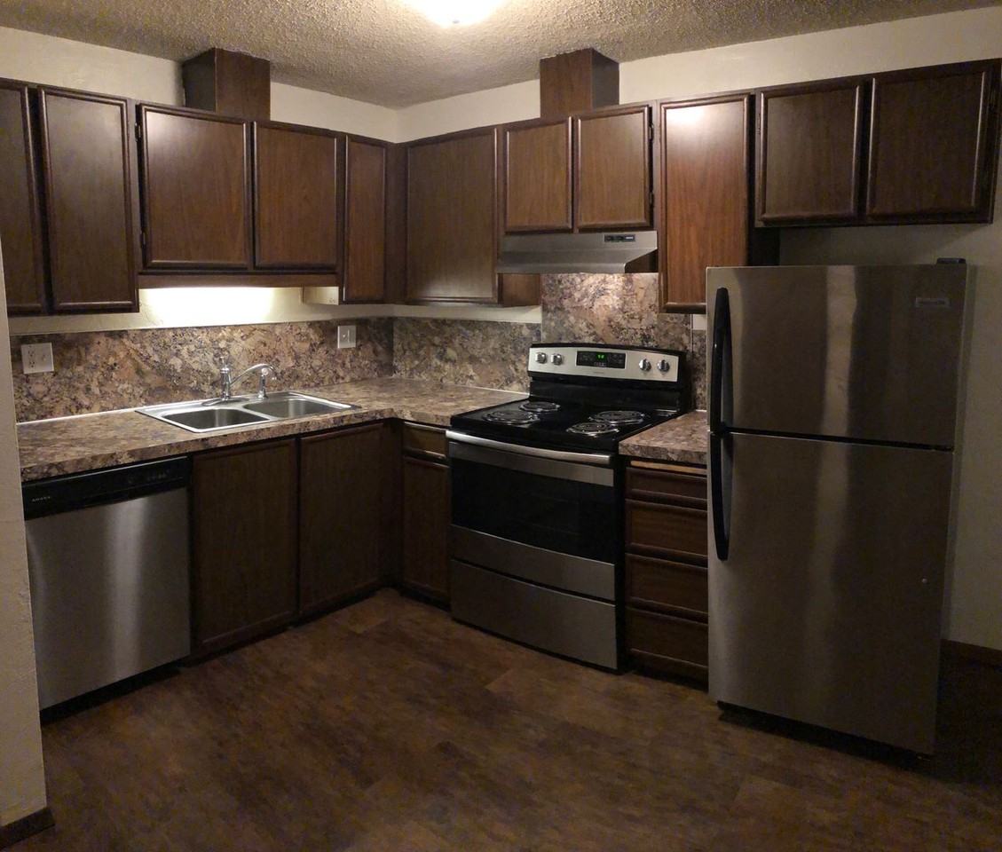 South Crest Apartments - Photo 3 of 10