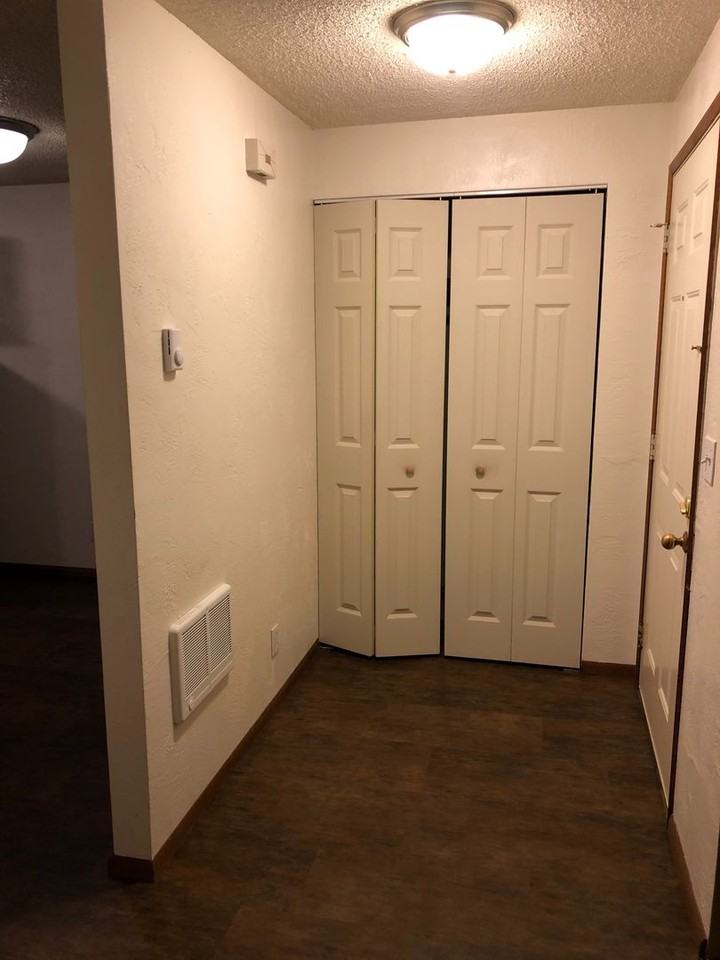 South Crest Apartments - Photo 5 of 10