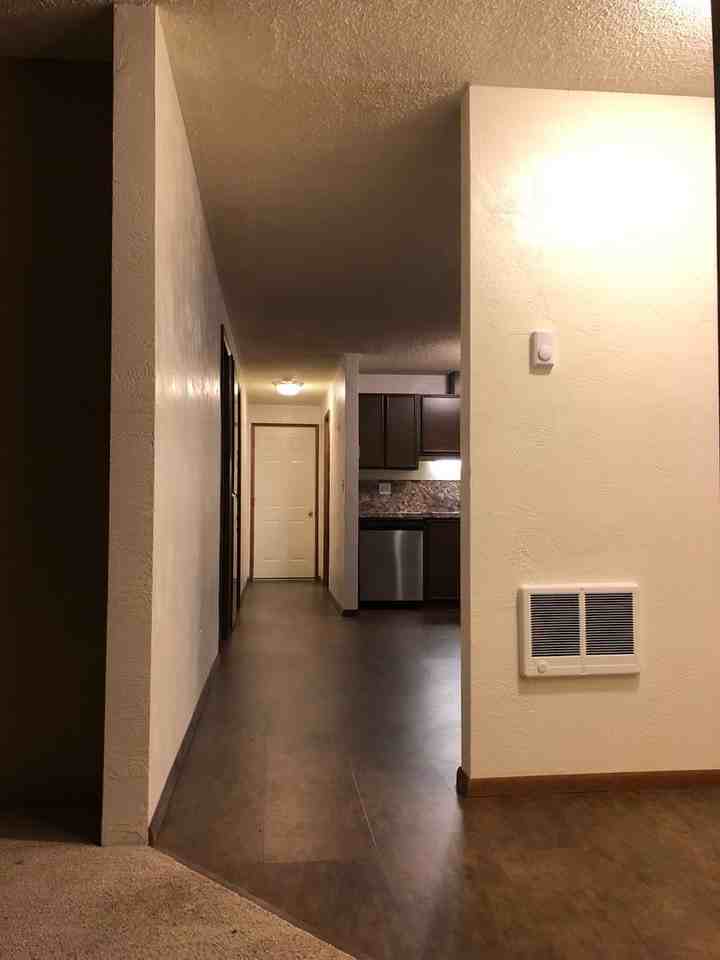 South Crest Apartments - Photo 6 of 10