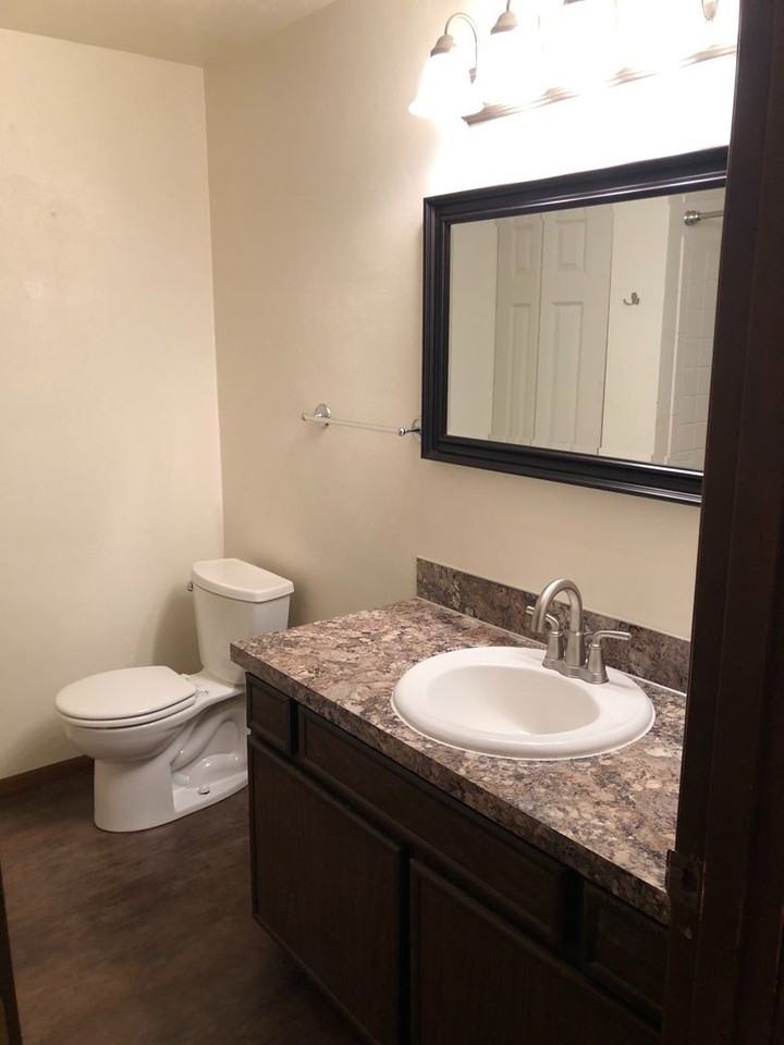 South Crest Apartments - Photo 7 of 10