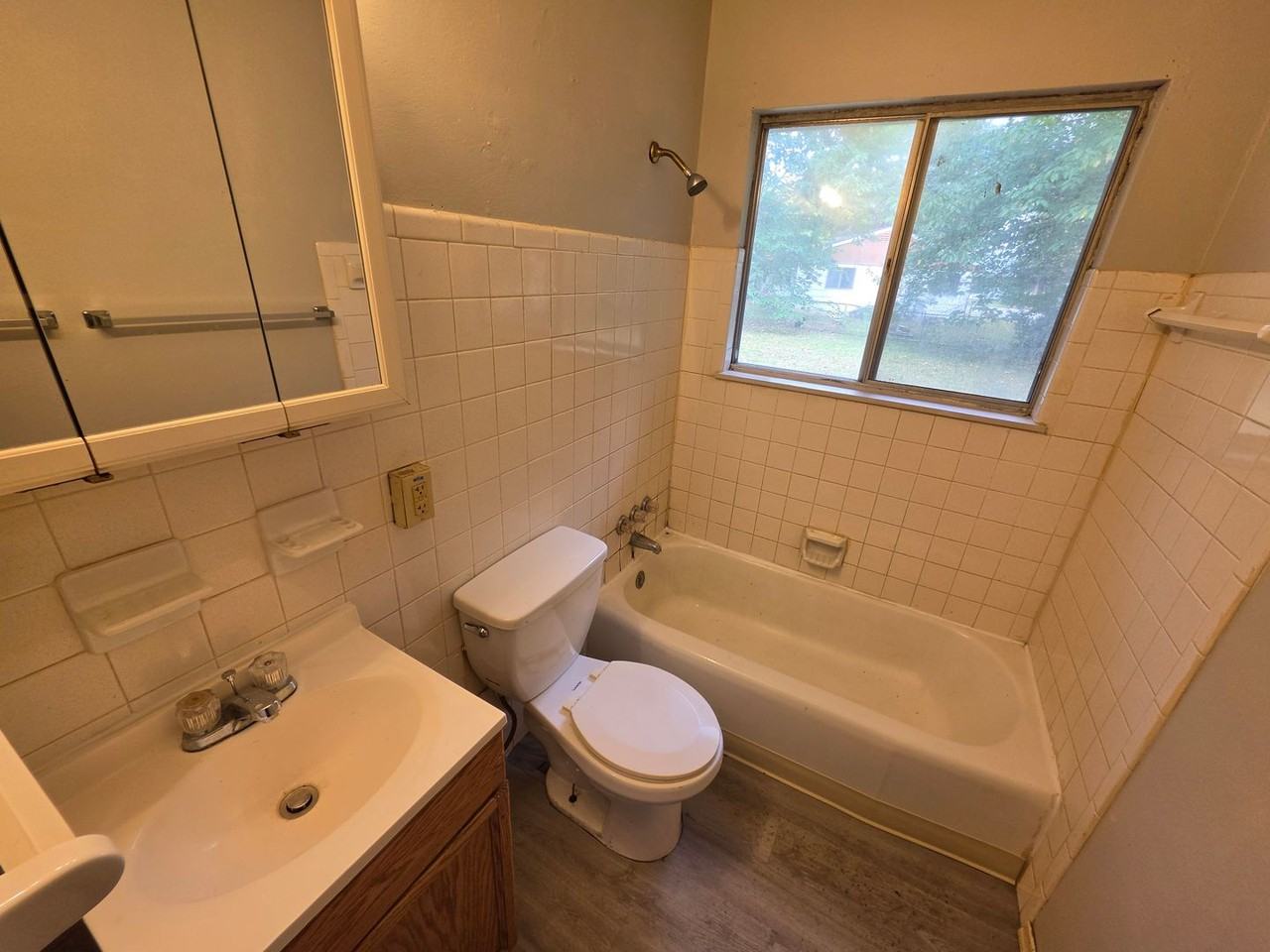 8717 Parkdale Dr - Photo 5 of 9