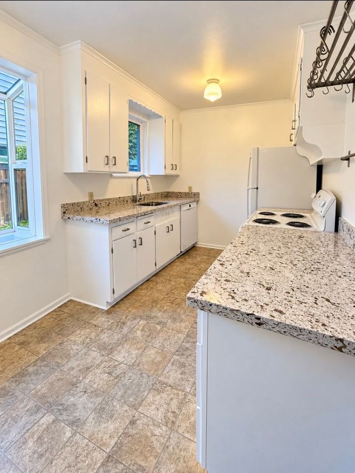 13702 Densmore Ave N - Photo 7 of 13
