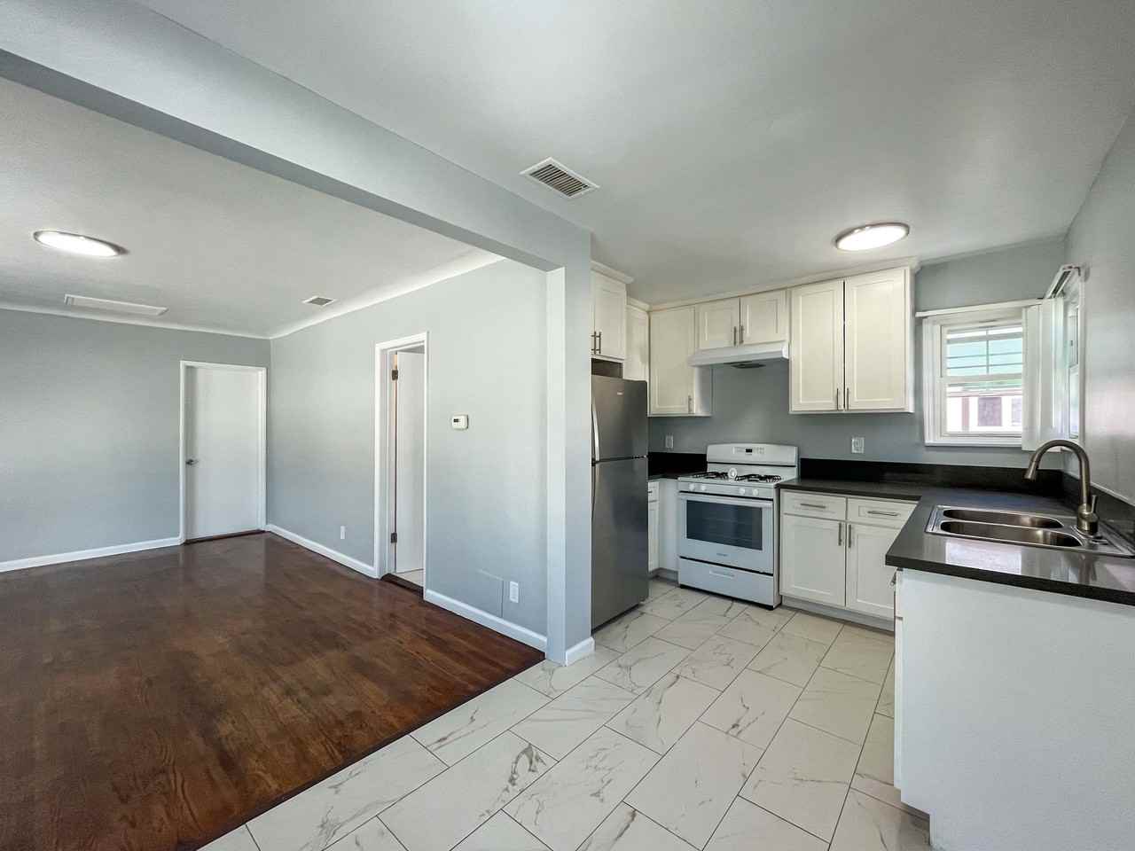 5527 W 118th - Photo 2 of 11