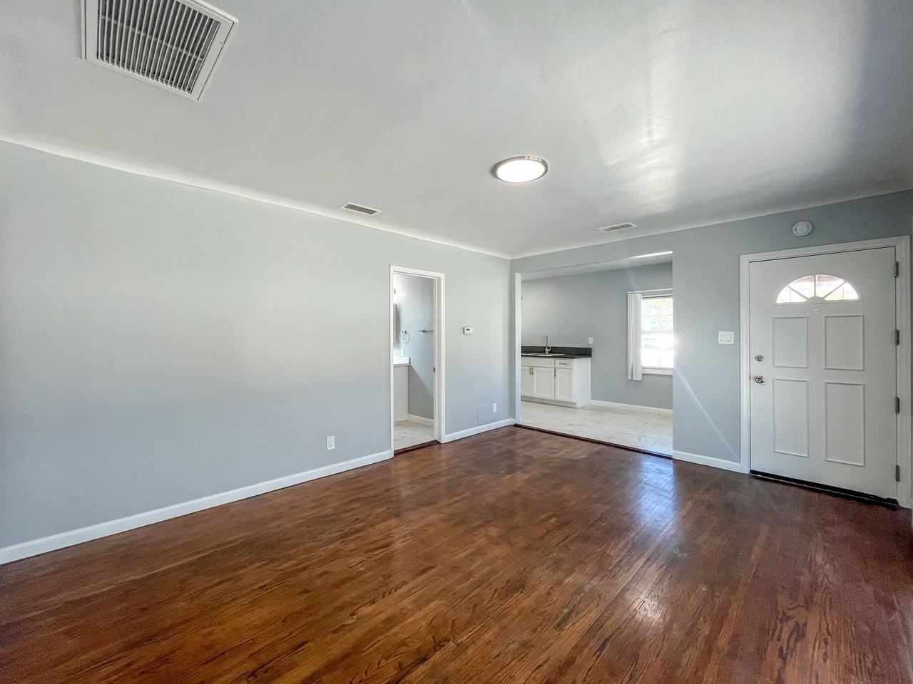 5527 W 118th - Photo 4 of 11