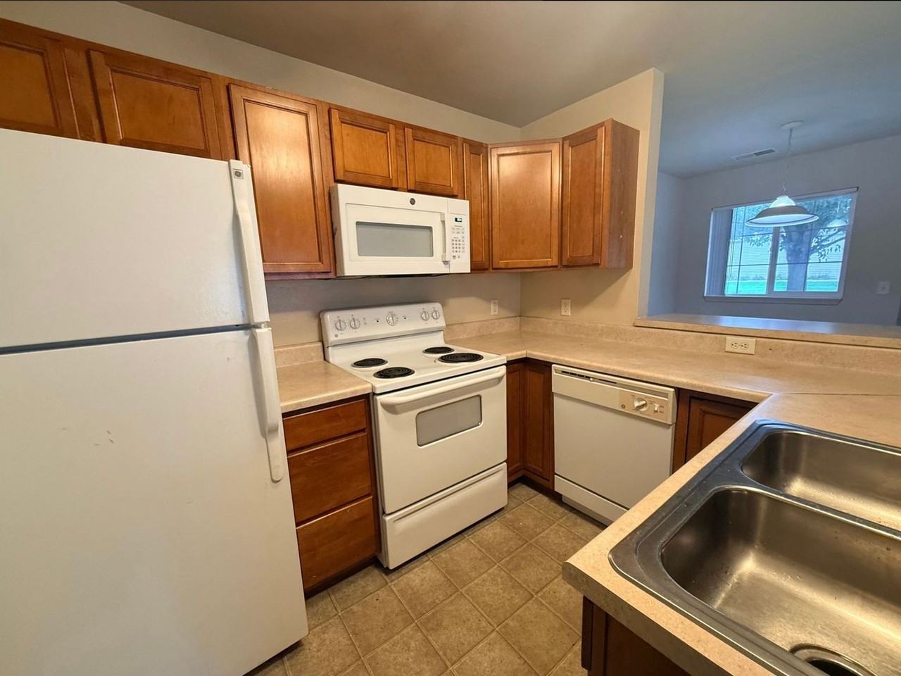 Eaglebrook Apartments - Photo 5 of 20