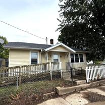 916 W 14th St - Photo 1 of 1